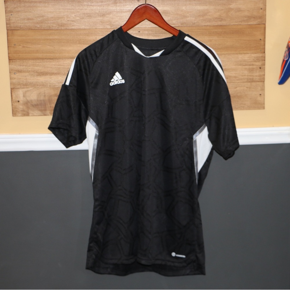 Men’s Adidas shirt